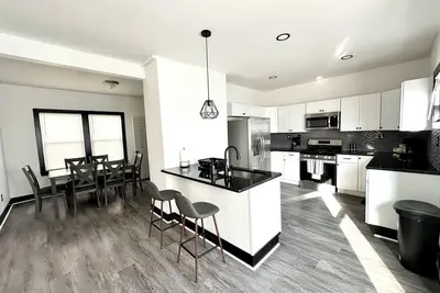 Image de Fully Renovated Modern 4-Bedroom, 3-Bath Home Close to Downtown Cleveland