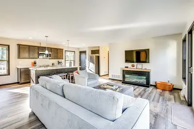 Image de Golf, Hike & Boat: Home w/ Fire Pit in Friendship