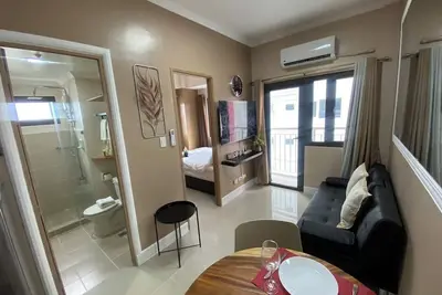 Image de 2 Br Fully Furnished Condo Parañaque with Pool and Parking - Bloom 1133