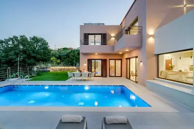 Villa Alya | Luxury, seaview & private Heated* pool!