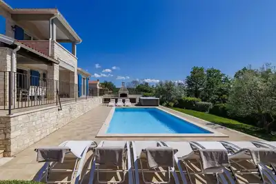 Image de Maison de vacances privée avec Wifi, climatisation, piscine privée, bain à remous, Tv, terrasse
