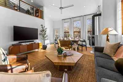 Image de Luxe Loft Townhome | Hot Tub | Family-Friendly