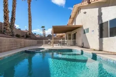 Image de 3br Stunner w Cozy Fireplace and Pool