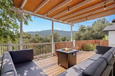 Image de Hot Tub - Game Room - Fire Pit - 20 min 2 Yosemite\nEV Charger Level 2