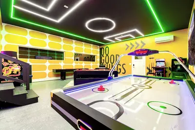Image de New Home w/ Hot Tub, Sauna, Games, Dog Friendly