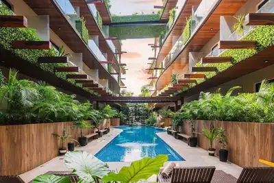 Image de Central 2br Sun Lover's Nest w Gym | Rooftop | Spa