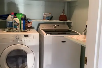 Image de Pineapple house\nHistoric district \n15 min walk to downtown