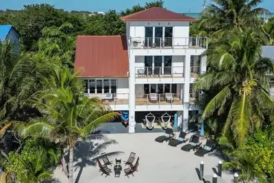 Image de Casa Feliz~Private Beachfront Oasis w/ Heated Pool, Movie Room & More!