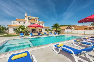 Image de Villa Dourado - Cinq Chambres Villa, Couchages 10