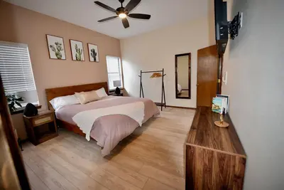 Image de Lovely adobe abode in Albuquerque with WiFi, Ac, Fire Pit, Hot Tub