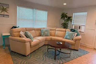 Image de Waterfront 2br home on Matlacha Island, offering comfort and true island charm.