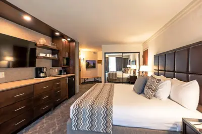 Snowbird / Alta: Cliff Lodge: Studio/1 Bedroom: Ski In-Ski Out! Jan 11-18, 2025