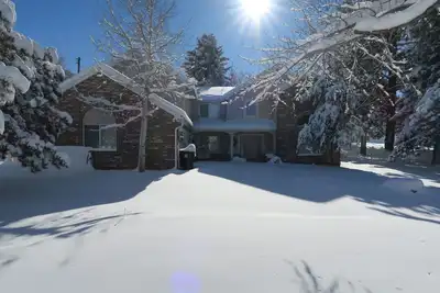 Image de Large Ski Home at Base of Little Cottonwood Resort Access Rd.