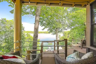 Image de ꨄ︎ The Highland on Smith - Lakefront Family Cabin