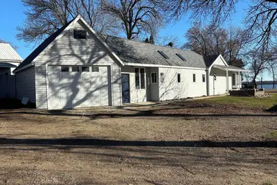 Image de Great 3 bedroom home on Lost Island lake with an amazing lake view.