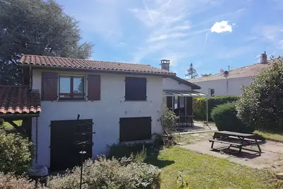 Image de Charmante maison avec grand jardin – Idéale pour famille, près piscine, tennis & nature