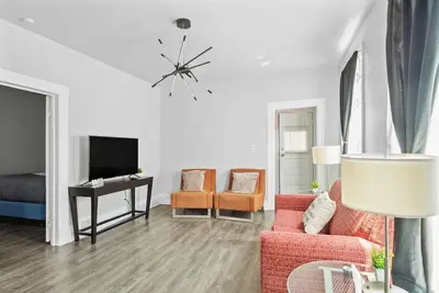 Image de Downtown Detroit Gem – 3 Bedrooms and Culture!