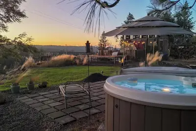 Image de Garden Bodega on Sunset Ridge, Near Downtown, Hot tub, all with Panoramic View