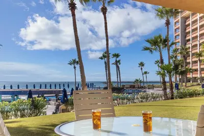 Image de Spacious First-Floor Ocean Front Condo with Modern Upgrades and Prime Location