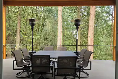 Lake Whatcom access 4-bedroom house with Ac among the trees in Sudden Valley