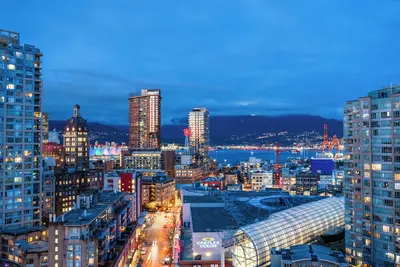 Image de 5 min Walk to Bc Place/Fifa 2026/ 270° Rare Found downtown Ocean/Mountain View