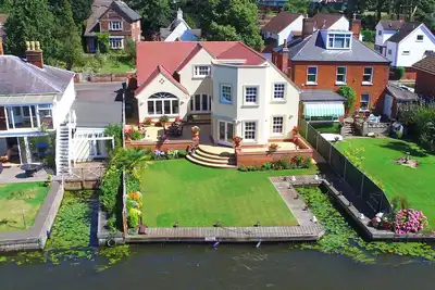 Image de The Little House, family friendly, with a garden in Horning