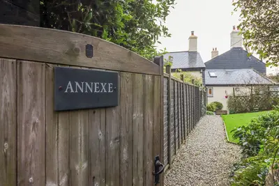 Image de The Annexe, pet friendly, with a garden in Sourton Down