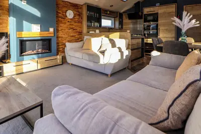 Image de Gwrych View, with pool in Towyn