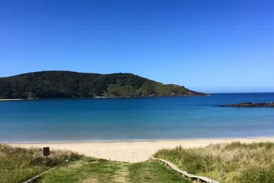 Image de Tokerau Family Bach - 4 bedrooms, 2 bathrooms, beach 2 mins walk, pets allowed.