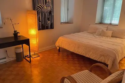 Image de Live downtown in cute 2 bedroom condo