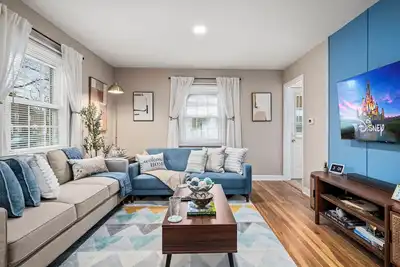 Image de Cozy 3br: King Bed, Pool Table, Free Parking, Near Osu & Convention Center!