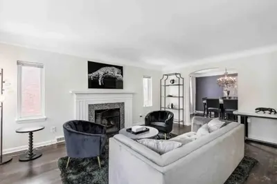 Image de Spacious Upper 2br | Sleeps 8 in Grosse Pointe