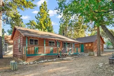 Image de La Cabaña - Cozy Retreat-Hot Tub-Ev Charger-Fenced