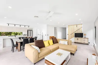 Image de 1min to Shop! BrandNew 4br Modern Home Central A/C