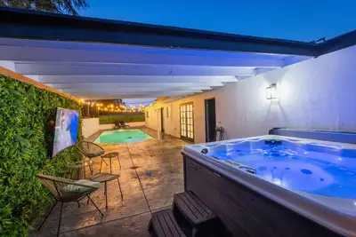 Image de Lego Home + Pool/Jacuzzi + Putting Green