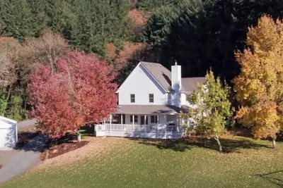 Image de Cellar's Choice: Elegant Farmhouse Gem with Wine Cellar in Scenic Countryside