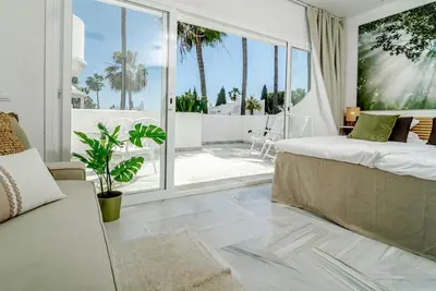 Image de 3. Townhouse with private garden in Marbella