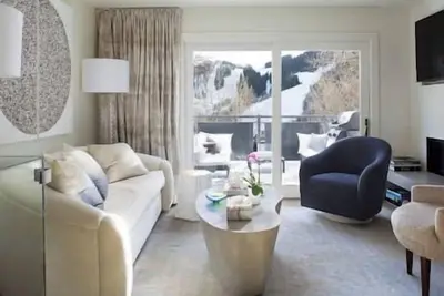 Image de 2 Bedroom Luxury Condo, Aspen Core, Location!