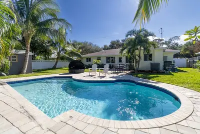 Image de *New* Riverside Retreat w/ Pool