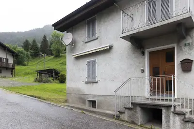 Image de [Trekking, e-biking and Skiing] Poetic little house in the green.