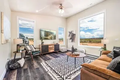 Image de Dark Skies l Private Hot Tub I Pool & Pickleball Court