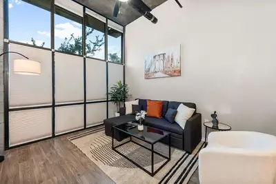 Image de Luxury 2bd Urban Escape Sleeps 8 Pool Gym