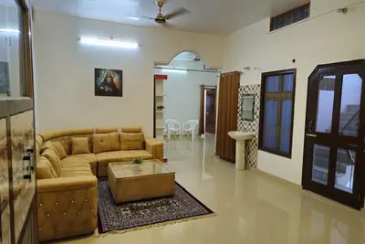 Image de \"Explore Varanasi’s Spiritual Essence from Our Welcoming Homestay\"\n