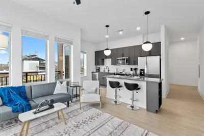 Image de Upscale 2-Bedroom Condo with Stunning City Views