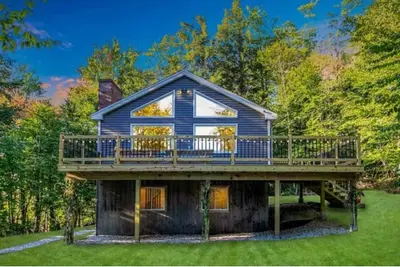 Image de The Vermont Hideaway. Cozy up in this newly remodeled chalet.