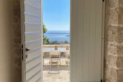 Image de Dreamlike stone house by the sea: luxury with infinity pool and panoramic views