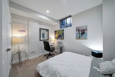 Image de A serene place for work or play. 1-bedroom lower Unit near Thermea Spa Whitby