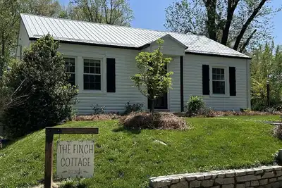 Image de The Finch Cottage \nCharming 2-bedroom cottage  Historical District Mount Airy