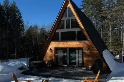 Image de Cozy 2-bedroom A Frame chalet in delightful Danbury Nh with WiFi and Ac