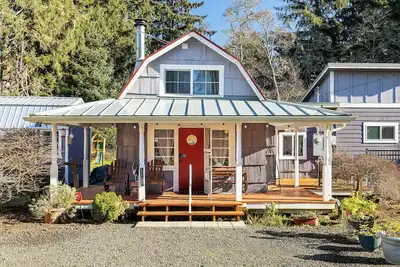 Image de Cozy & Quaint Westport Cottage, Ev charger, 1mi to beach, restaurants & parks